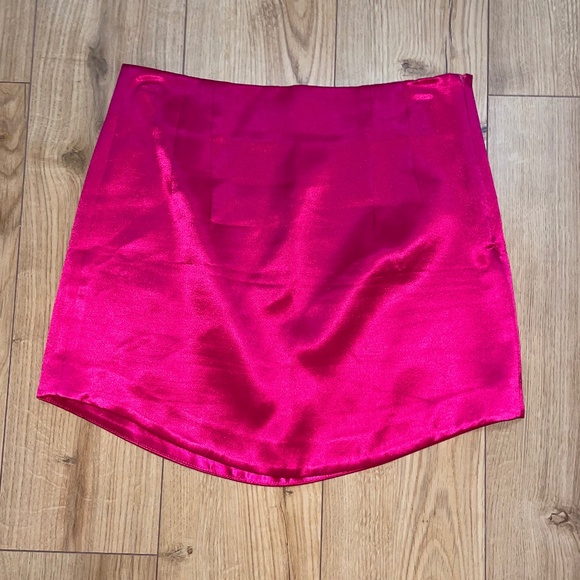 Zara Satin Mini Skirt - Fuchsia  sz Small - Picture 1 of 6